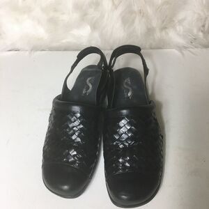 Soft walk black woven leather strap sandals SZ8.5